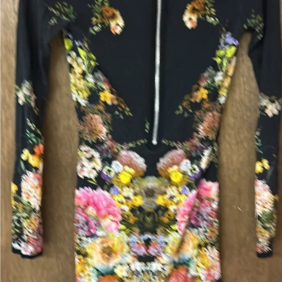 Long sleeve body pond dress. Black with flowers mini dress. - Picture 2 of 2
